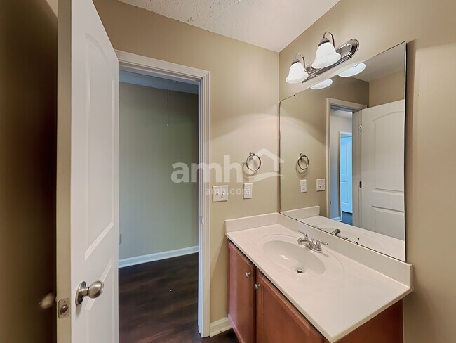 Building Photo - 1300 Cathedral Rock Ct