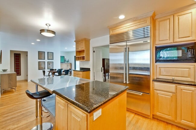 Building Photo - Amazing Midtown Home on a Quiet Cul-de-sac.