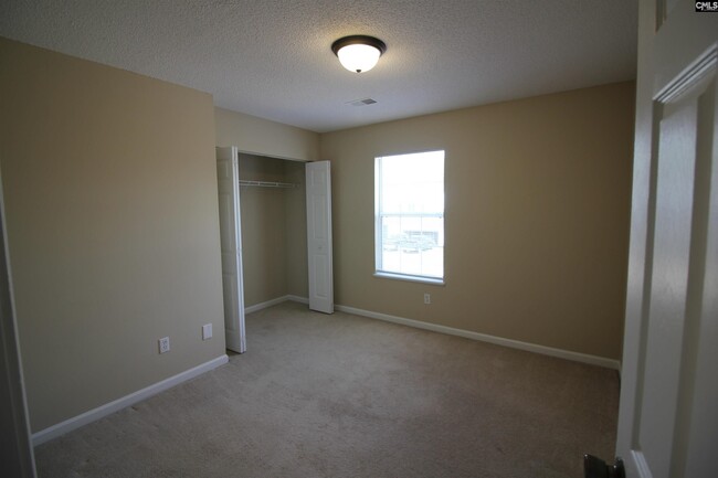 Building Photo - 540 Autumn Glen Rd