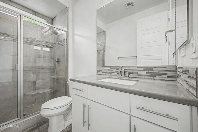 Building Photo - 15912 W Sierra St
