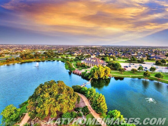 Building Photo - 28259 Daystrom Ln