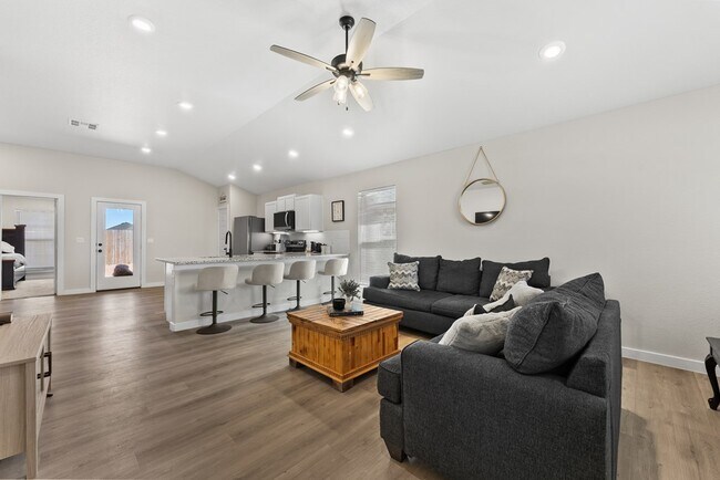 Building Photo - 401 Farmstead Ln