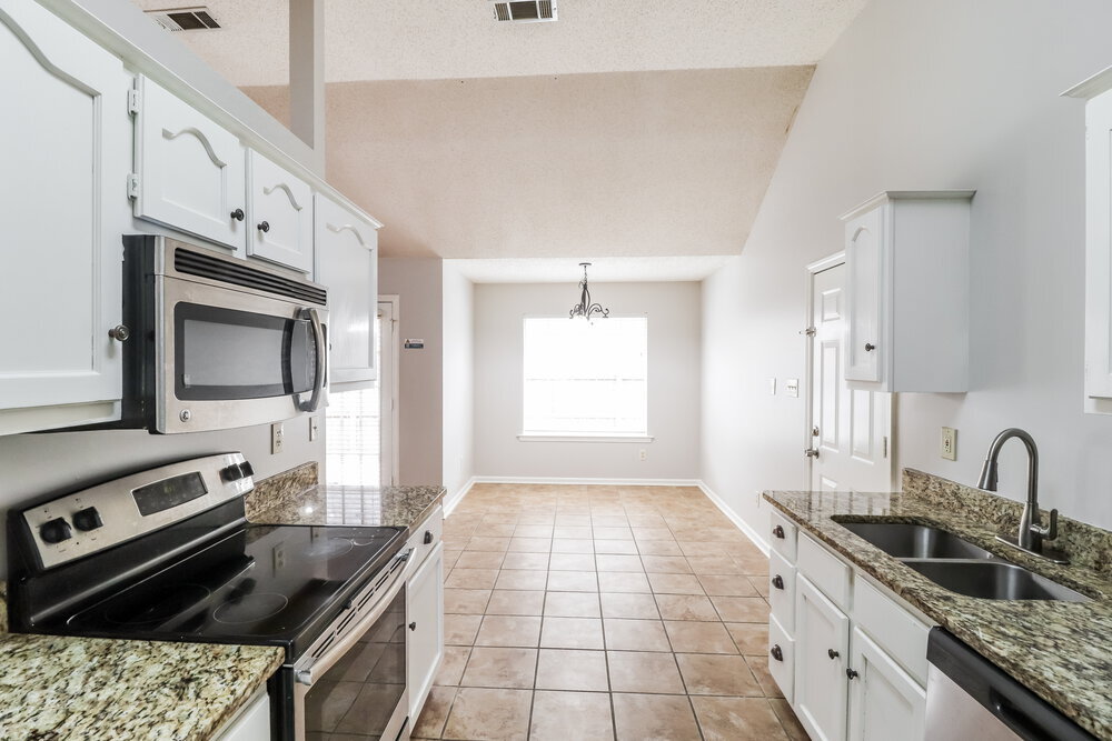 Building Photo - 9309 Garden Woods Cove