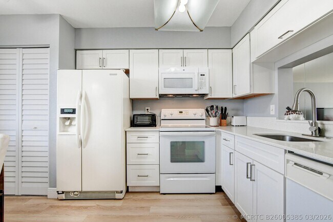 Building Photo - 14426 Amberly Ln