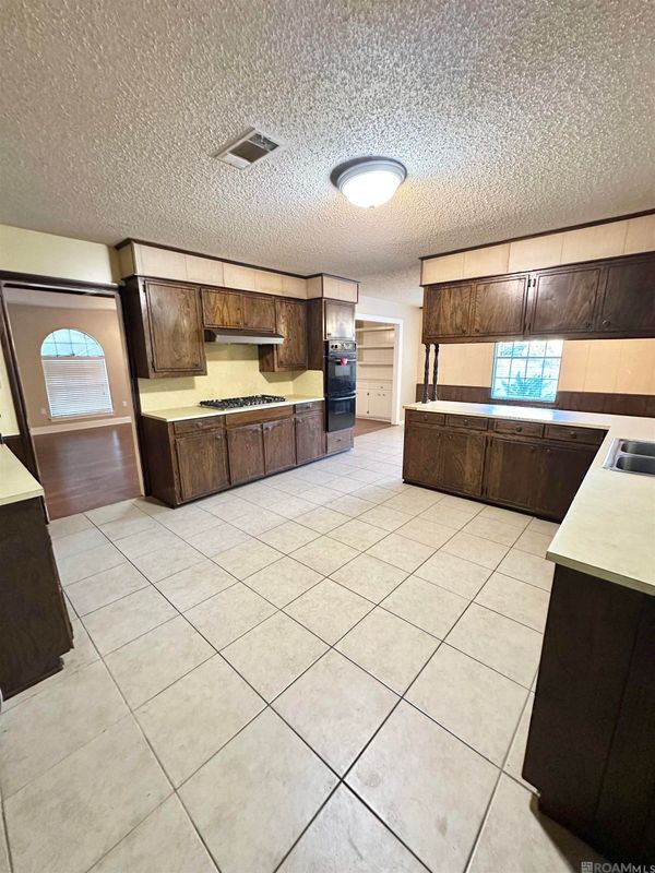 Building Photo - 3572 Madeira Dr