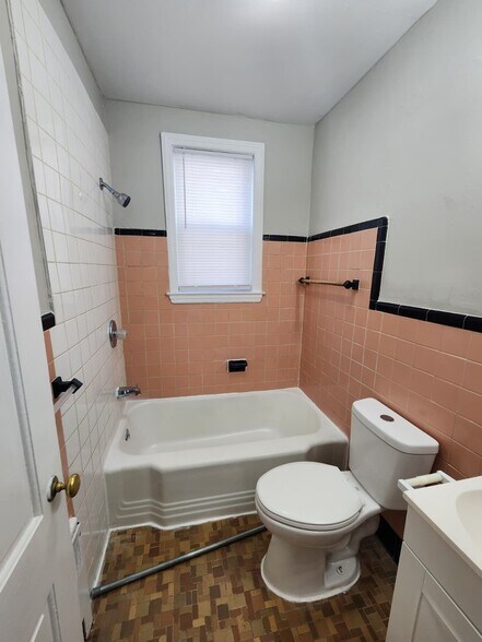 Building Photo - 383 Newhall St