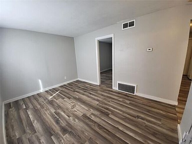 Building Photo - 6156 Jackson Ave