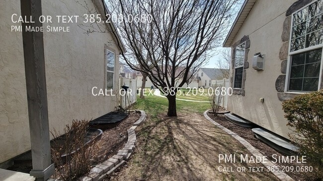 Building Photo - 3042 E Somerset Dr