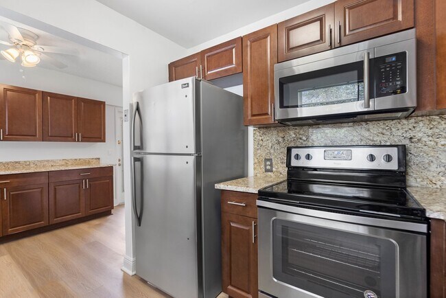 Building Photo - 290 Brighton G