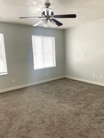 Building Photo - 33 S 900 E