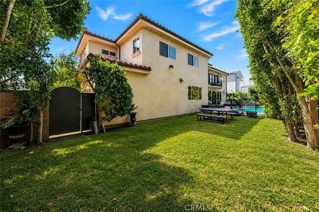 Building Photo - 4822 Valjean Ave