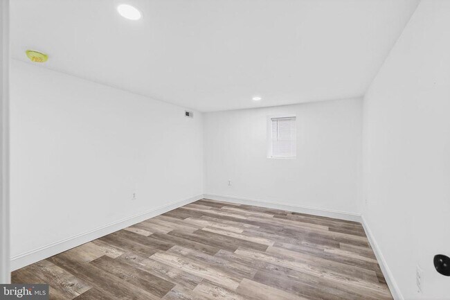 Building Photo - 2500 W Franklin St