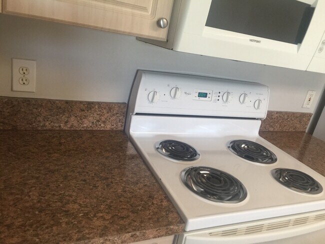 Building Photo - Condominium for Rent in Cape Coral. 2bed/2bath . Zip code 33990