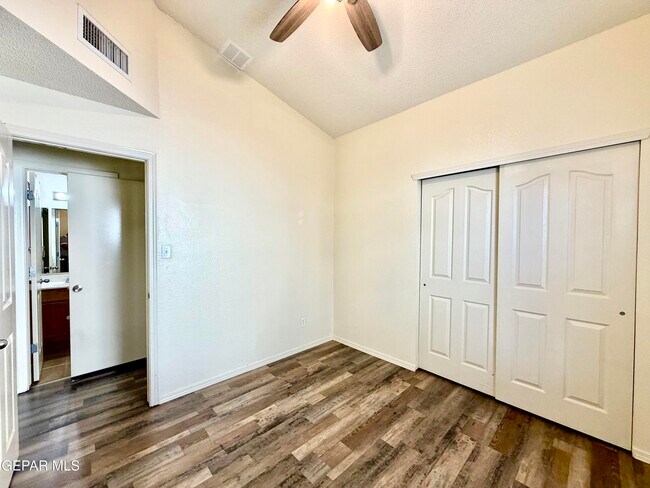 Building Photo - 436 Oakhurst Ln