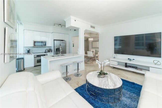 Building Photo - 6515 Collins Ave