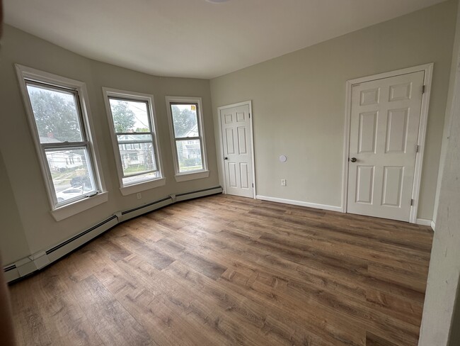 Main Bedroom - 106 Winnikee Ave