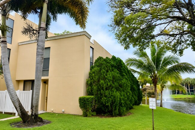 Building Photo - 2910 SW 87th Terrace