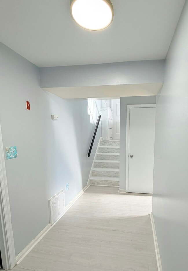 Building Photo - 8148 Murray Hill Dr