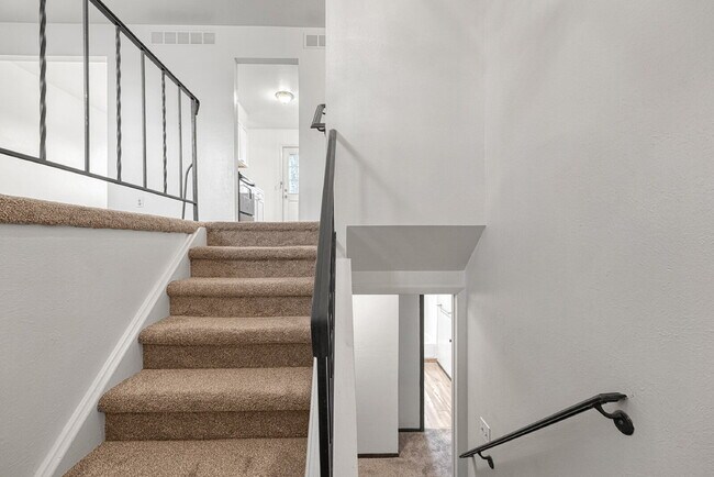 Building Photo - $2,495 - 3 Bed, 2 Bath Home in Aurora with...
