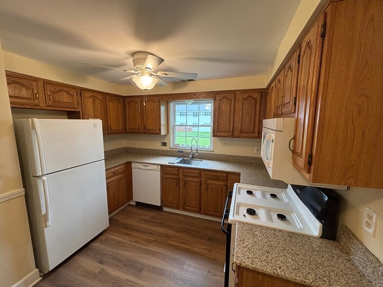Kitchen - 32 Chestnut Ct