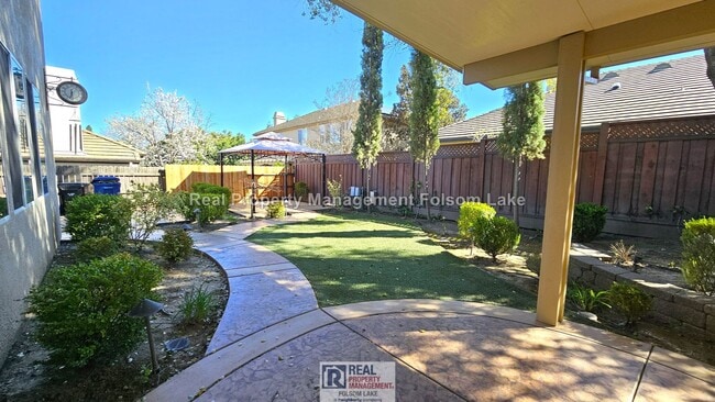 Building Photo - 5 Bedroom Carmichael Home + Large Bonus Room | 3-Car Garage & RV/Boat Parking