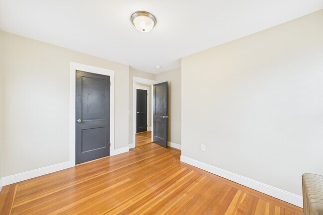 Building Photo - 263 Narragansett St