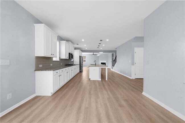 Building Photo - 5435 Mirror Lake Dr