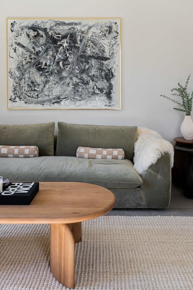 Building Photo - Great contempory home close to the heart o...