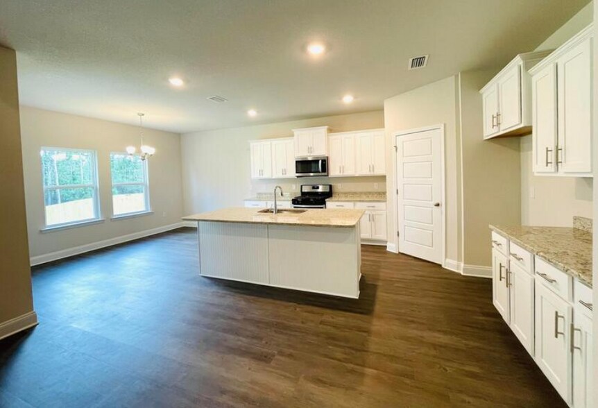 Building Photo - 31180 Semper Dr