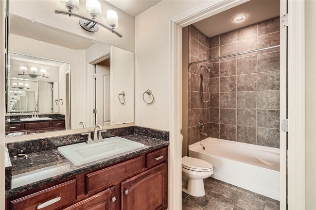 Building Photo - Move-In Special - 2bed/2bath Foothills Rio...