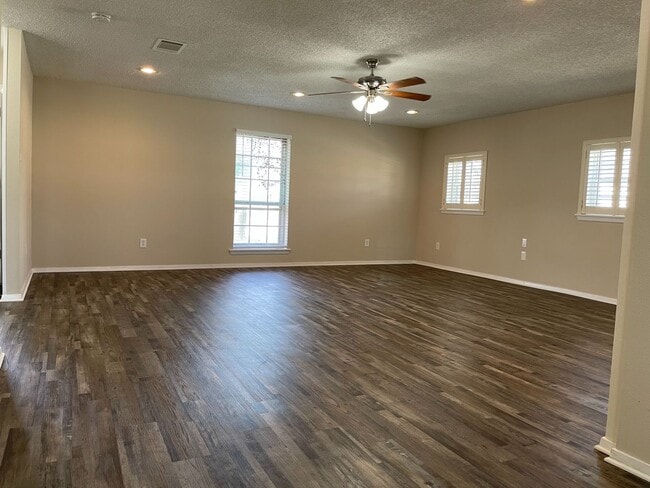 Building Photo - 4/2/2 North Richland HIlls