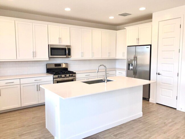 Building Photo - 7027 S 13th Way