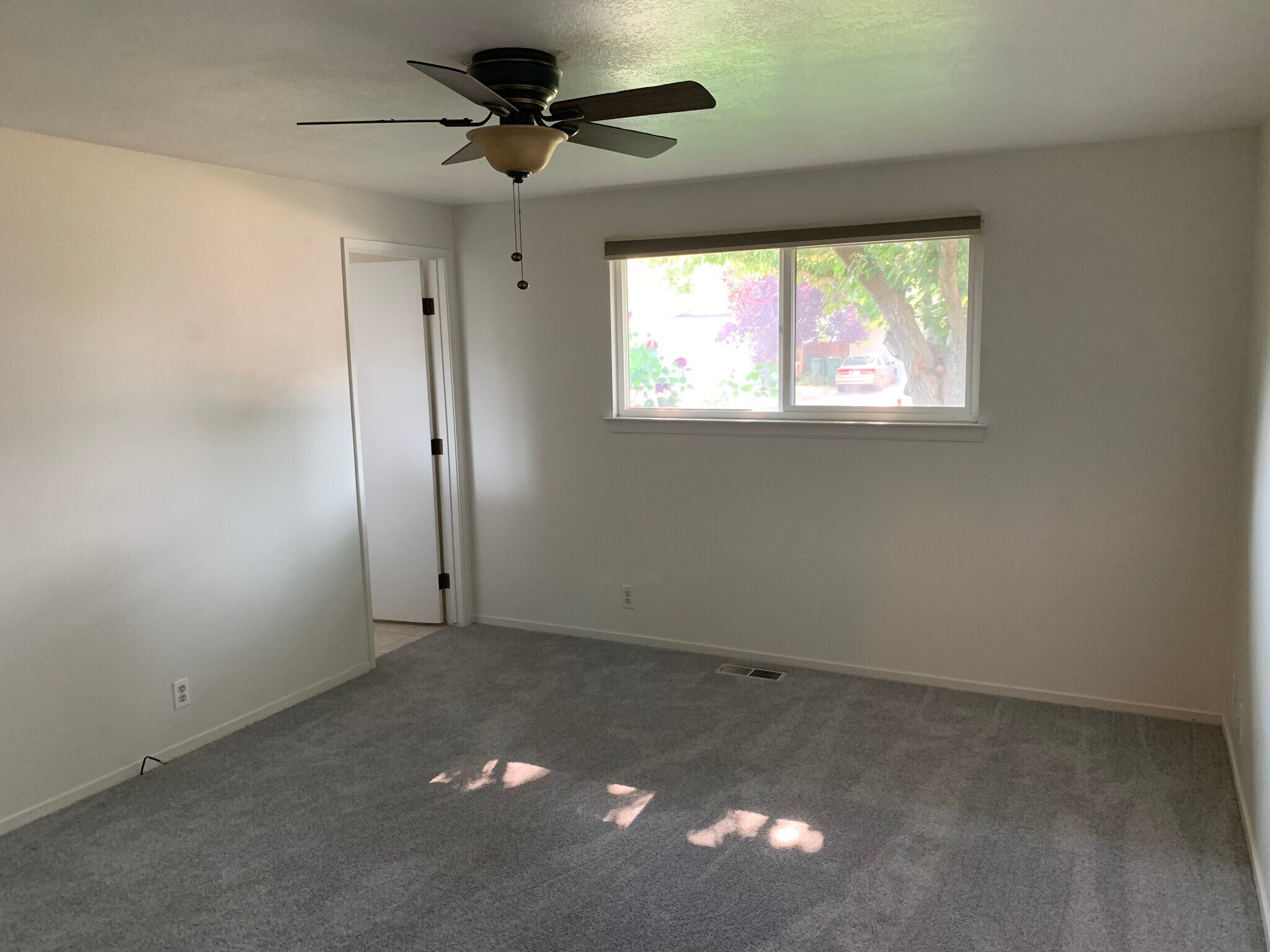 Building Photo - 2960 Chavez Dr
