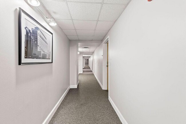 Building Photo - 106 N High St
