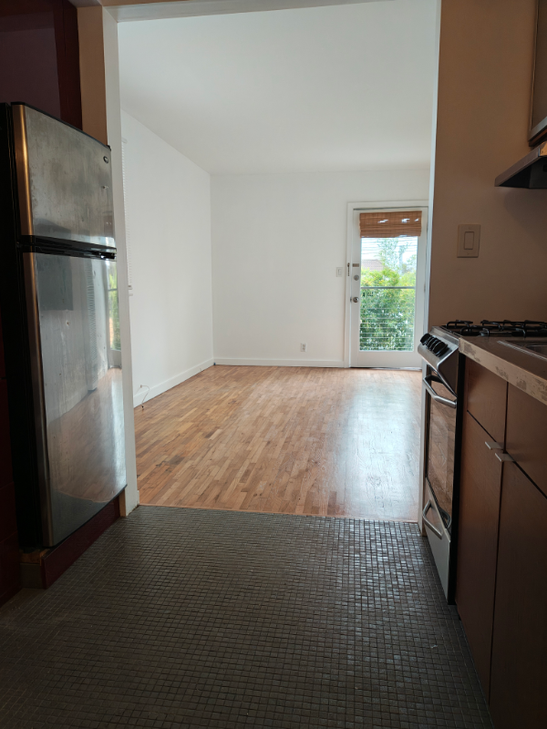 Building Photo - 250 3rd Ave