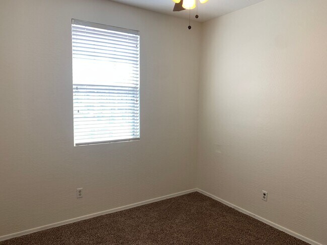 Building Photo - Beautiful 3 bedroom 2 bath condo in Power ...
