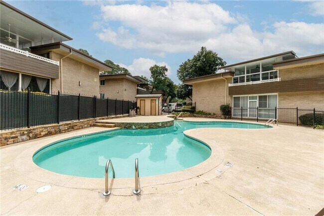 Building Photo - 346 Carpenter Dr NE