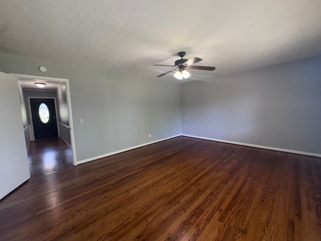 Building Photo - 302 11th St NE