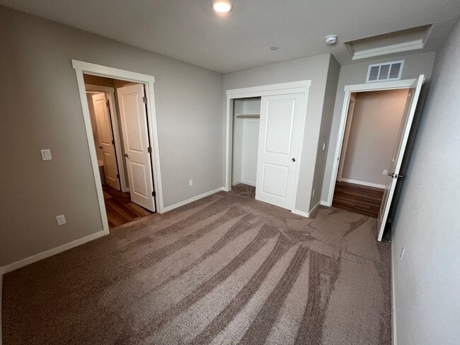 Building Photo - 3 Bed / 2.5 Bath | West Sacramento Home Av...