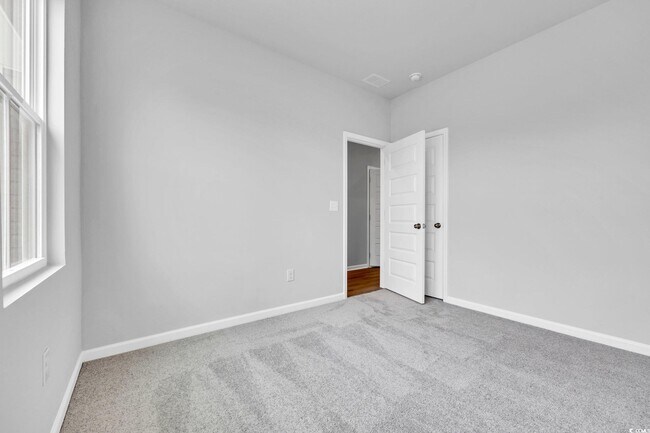 Building Photo - 2087 Victory Wy