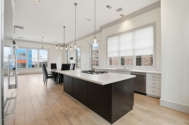 Building Photo - 19 Robita St