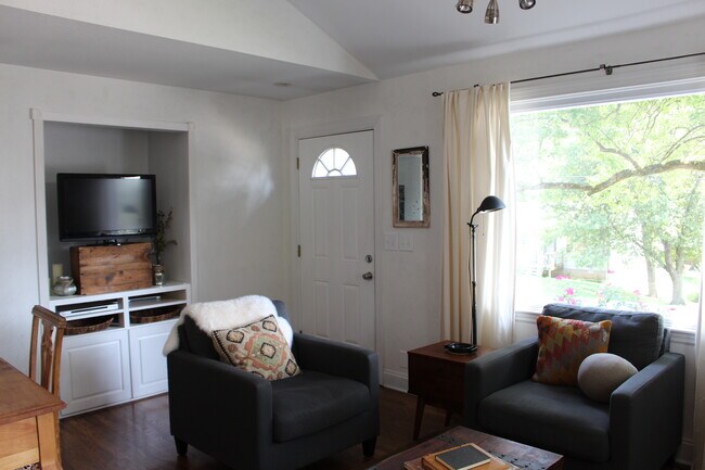 Building Photo - 301 Chamberlin St