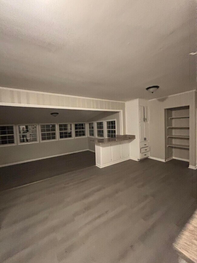 Primary Photo - 2458 Leslie Cir