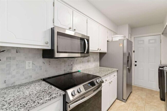 Building Photo - 46 Le Parc Fontaine