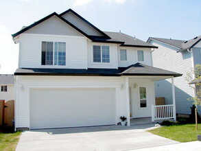 Building Photo - Large Beautiful 4 Bedroom Home w/ Loft & Upstairs Laundry Room!