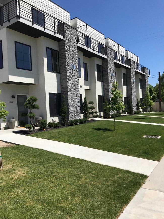 Building Photo - 2971 S Richmond St