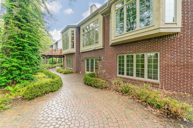 Building Photo - 16646 Brooklane Blvd