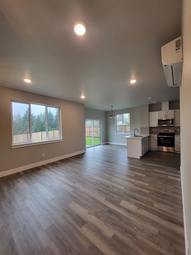 Building Photo - 3 Bedroom 2.5 Bath Home in Winlock