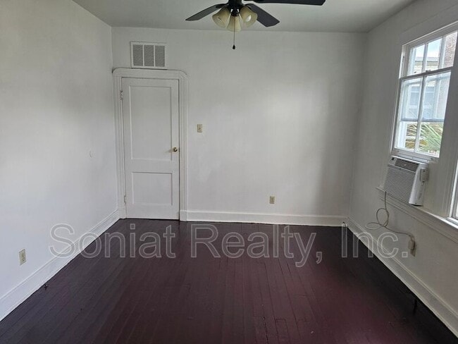 Building Photo - 215 N Pierce St