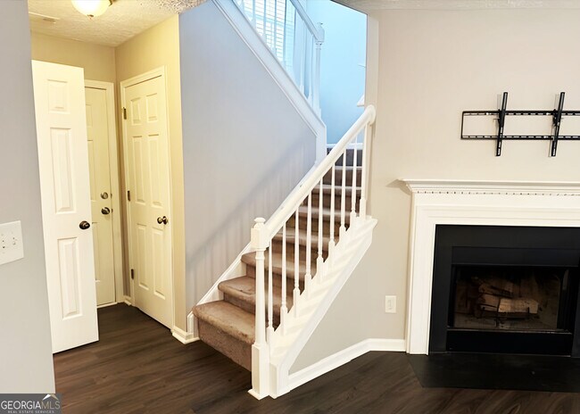 Building Photo - 220 Wild Flower Ln